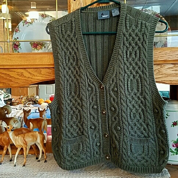 Liz Wear Sweaters - LIZ WEAR SWEATER VEST